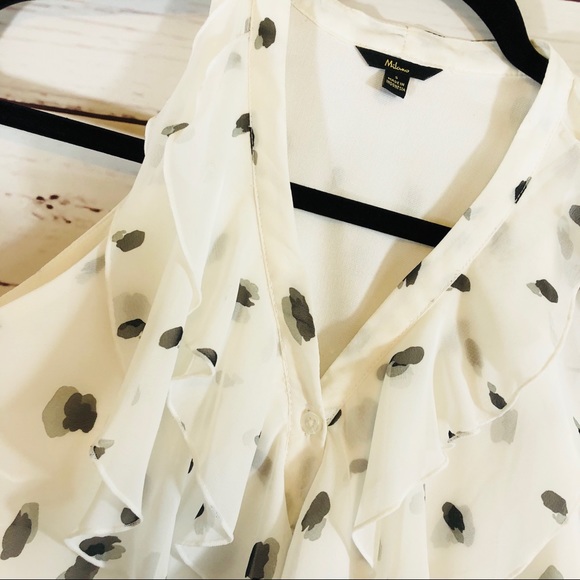 Lovely Milano Button Down Ruffled Sleeveless Top - Picture 3 of 4